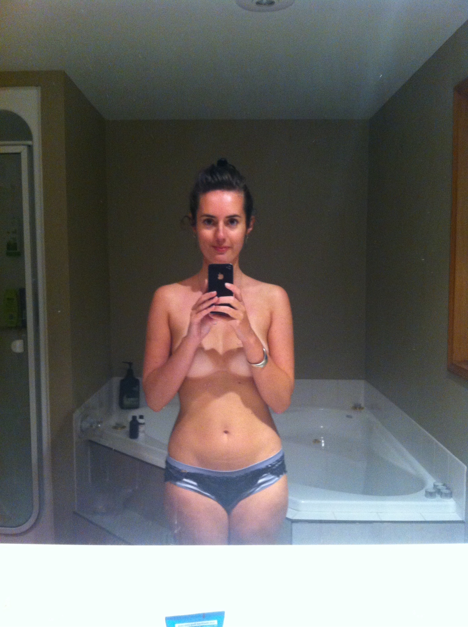 Откровенные селфи 18-летних девушек из соцсетей 7 фото Откровенные селфи 18-летних девушек из соцсетей 7 фото